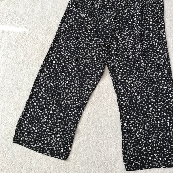 Arizona Jean Co Floral Jumpsuit Puff Sleeve 100% Rayon Pit to Pit 16.5” Size S - Picture 2 of 14